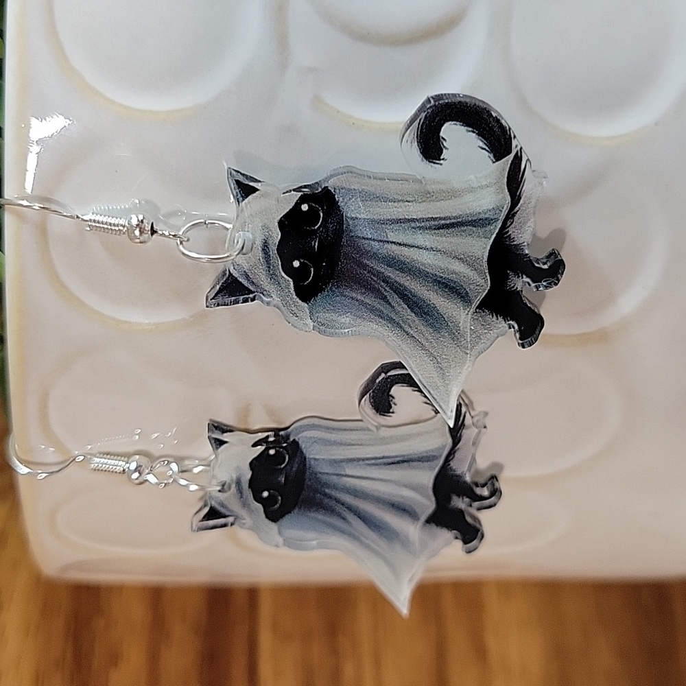🔥LAST PAIR🔥 GHOST KITTY EARRINGS